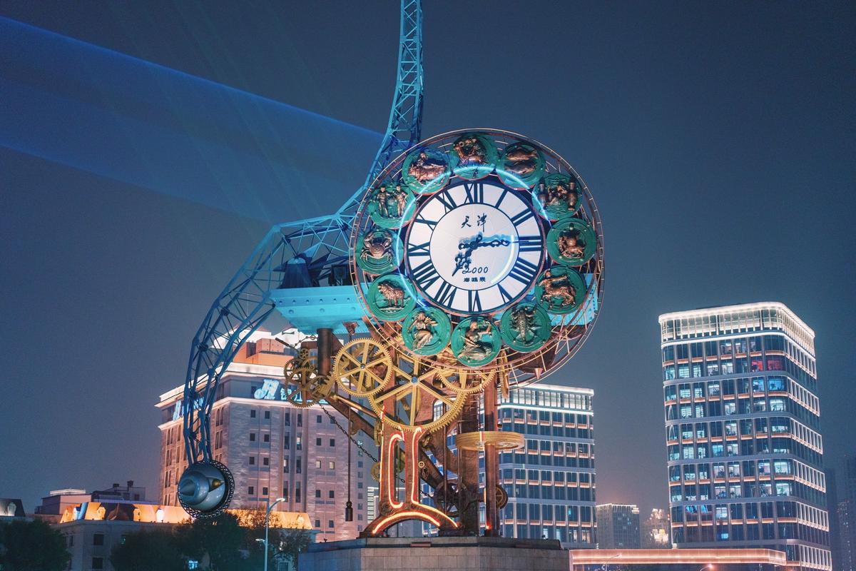 世纪钟（当时世纪钟广场人挤人）