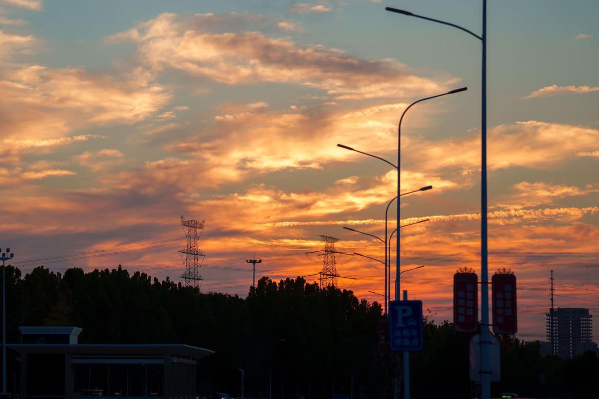 到达方特门口时的落日