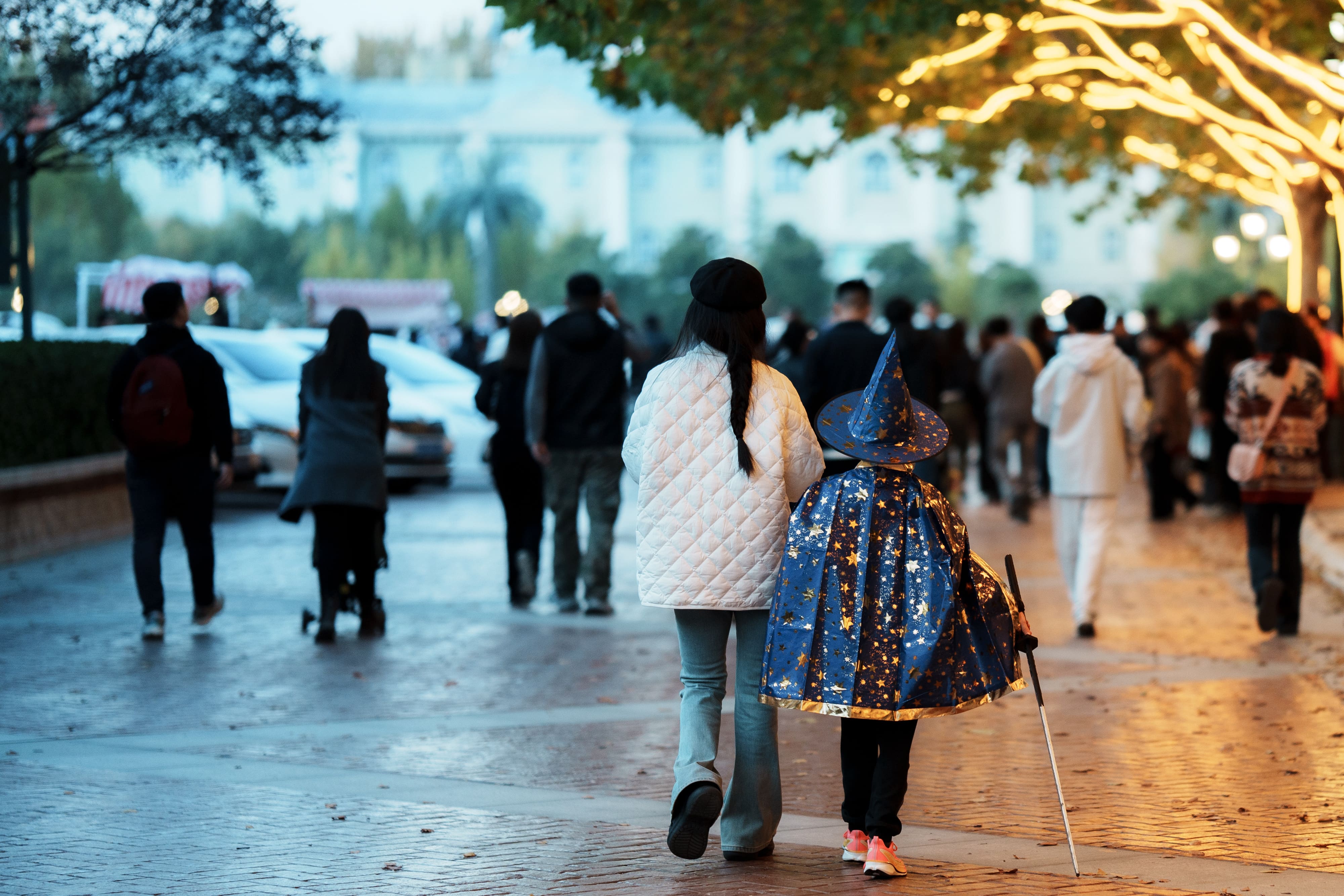 盛装出游的小孩 盛装出游的小孩