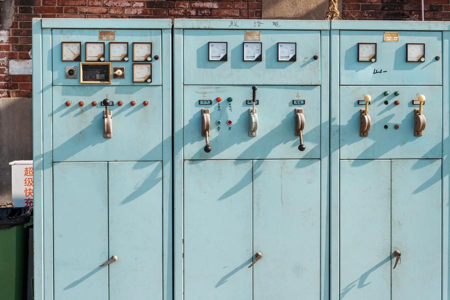 废弃的开关柜-梦回变电站