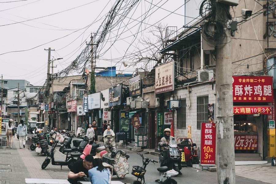 河大门口小吃街