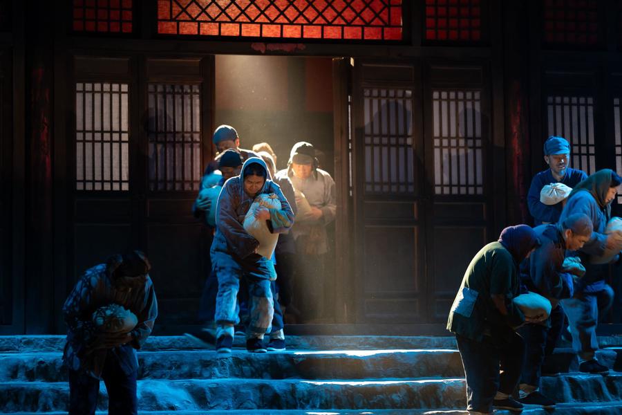 第二幕村民取“粮”