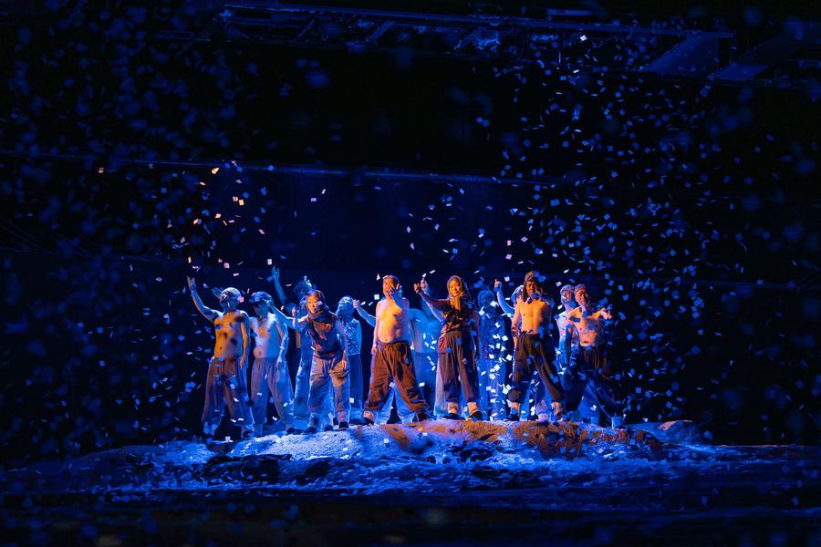 第三幕离开村子的老人回望村子