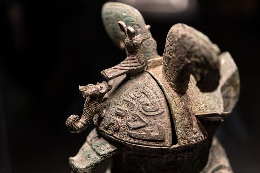 “妇好”鸮尊-局部