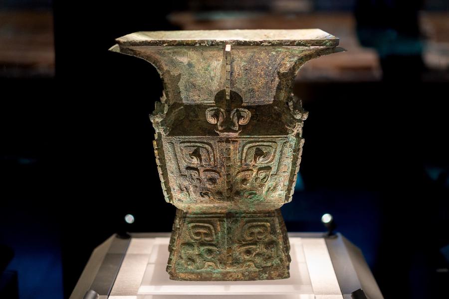 “妇好”铜方尊