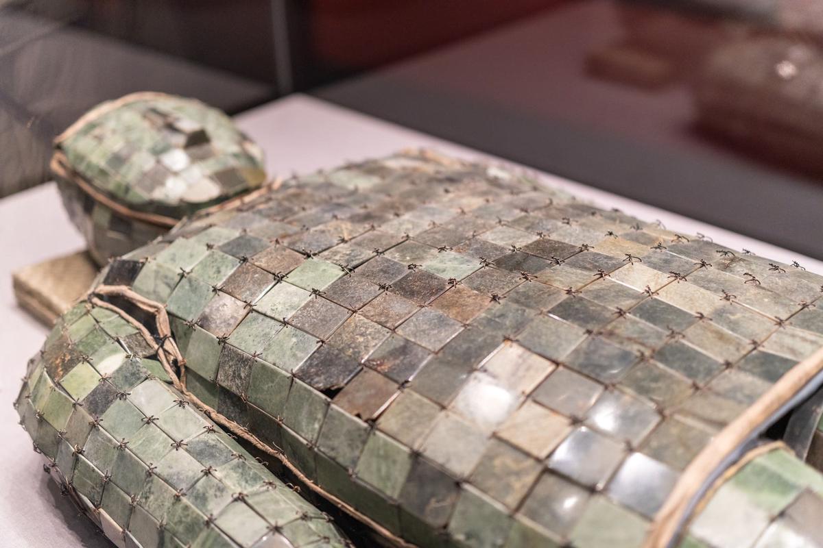 金缕玉衣 金缕玉衣