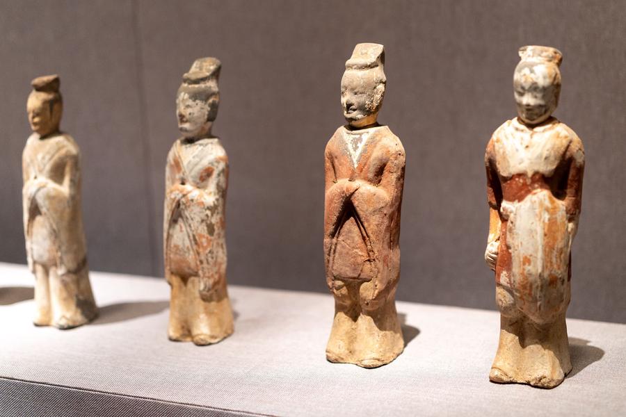 绘彩执盾陶武士佣 绘彩执盾陶武士佣