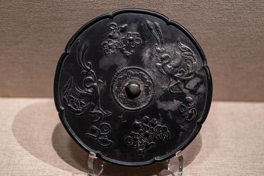 双鸾衔绶纹铜镜 双鸾衔绶纹铜镜