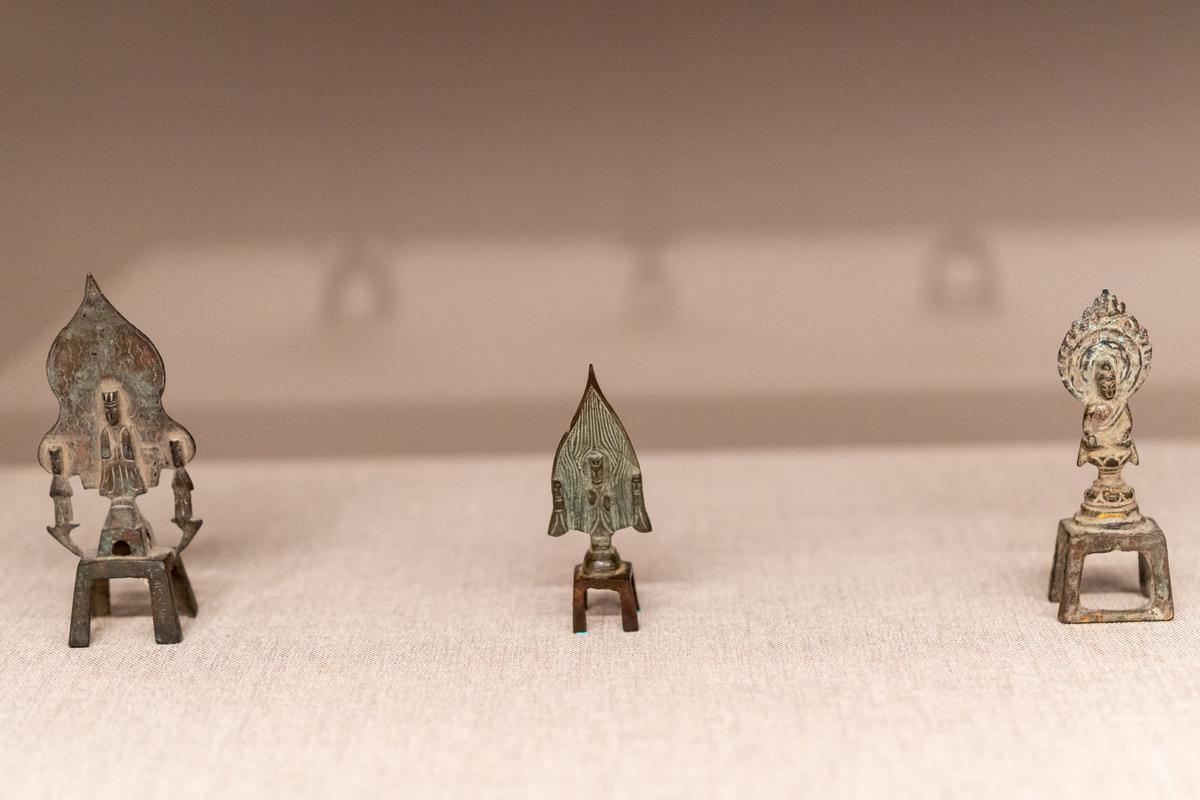 一佛二弟子铜像、鎏金铜释迦佛坐像 一佛二弟子铜像、鎏金铜释迦佛坐像