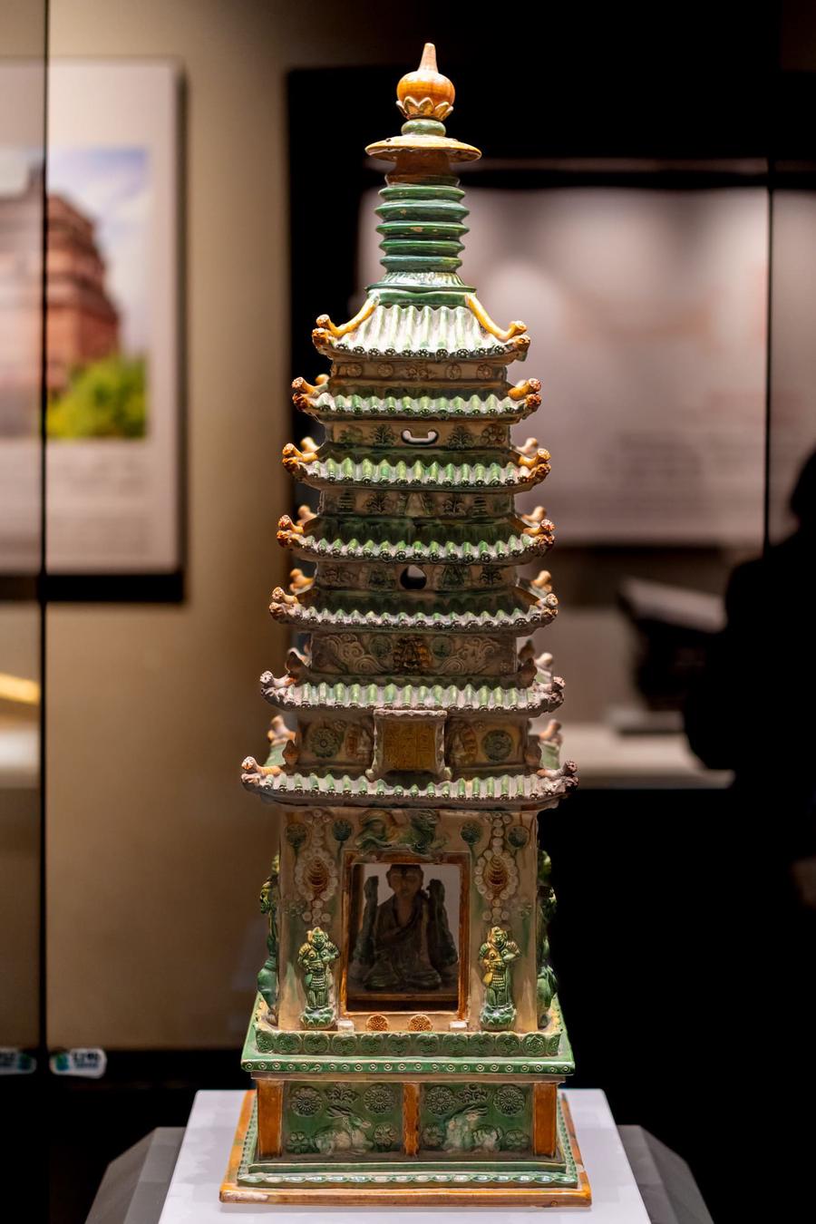 三彩舍利塔 三彩舍利塔