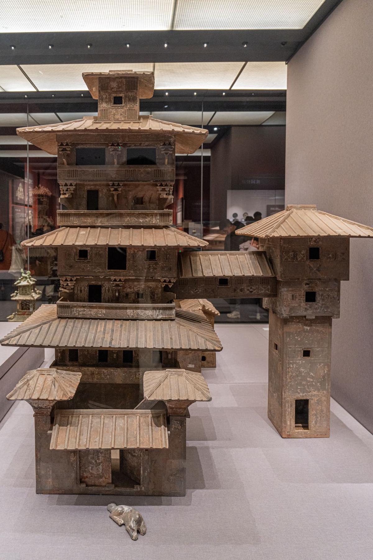 七层连阁彩绘陶楼 七层连阁彩绘陶楼