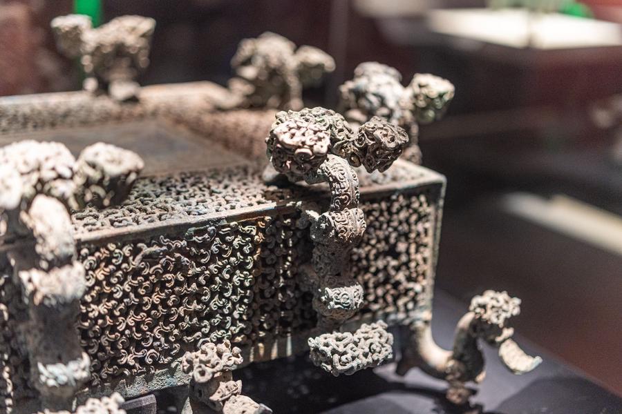 云纹铜禁-局部 云纹铜禁-局部