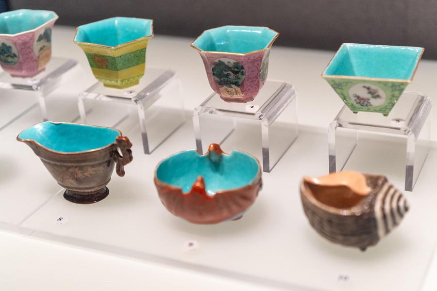 粉彩什锦瓷杯 粉彩什锦瓷杯