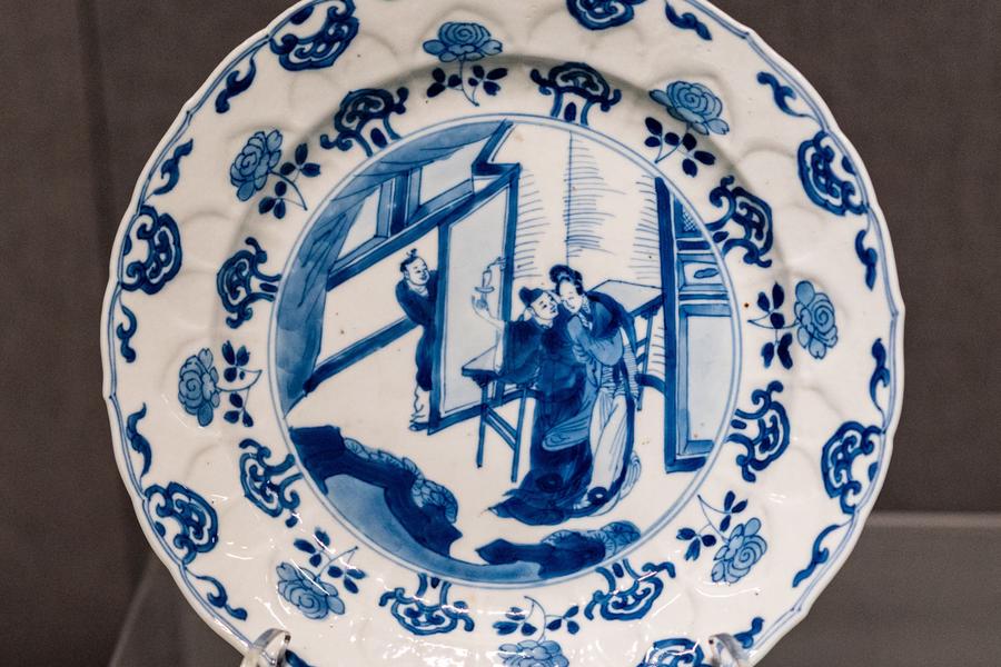 青花人物故事纹菱花瓷盘 青花人物故事纹菱花瓷盘