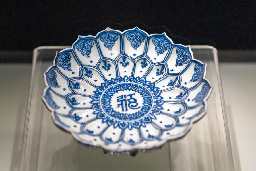 青花梵文莲瓣洗 青花梵文莲瓣洗