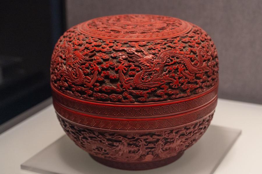 雕漆云龙戏珠圆盒 雕漆云龙戏珠圆盒