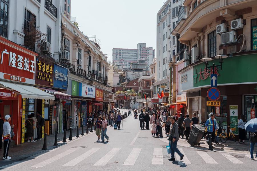 东山口街道（龟岗大马路）