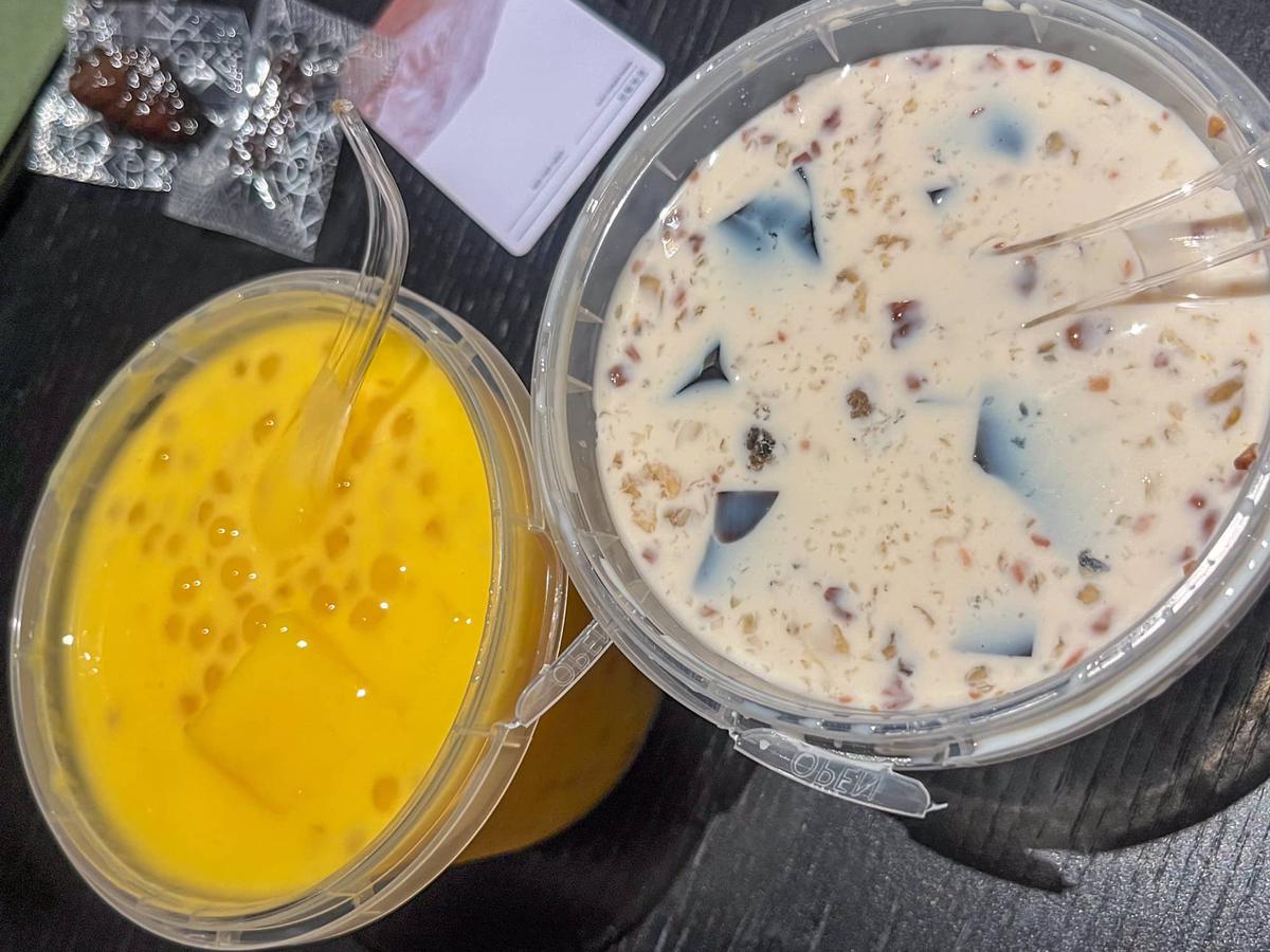 杨枝甘露（左）、芋圆烧仙草（右）